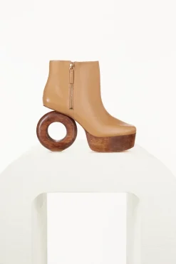 Analeise Boot