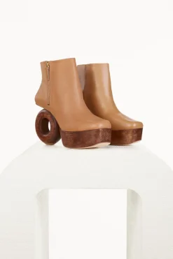 Analeise Boot