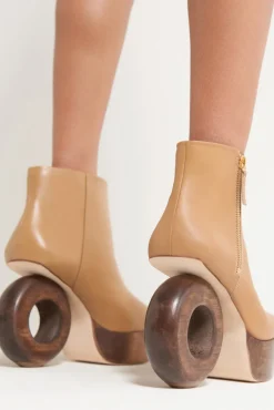 Analeise Boot