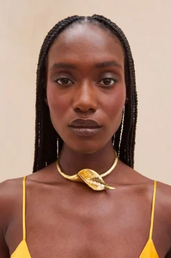 Calla Choker