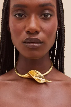 Calla Choker