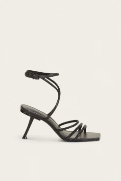 Isa Sandal